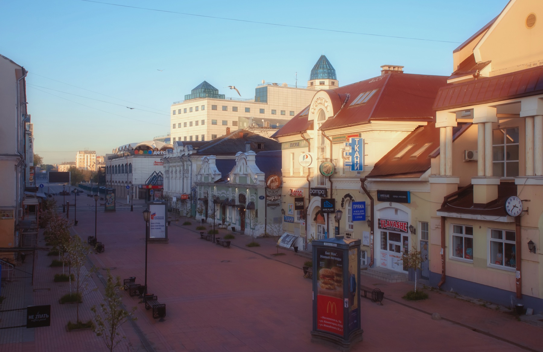 Трёхсвятская улица в Твери, городской пейзаж